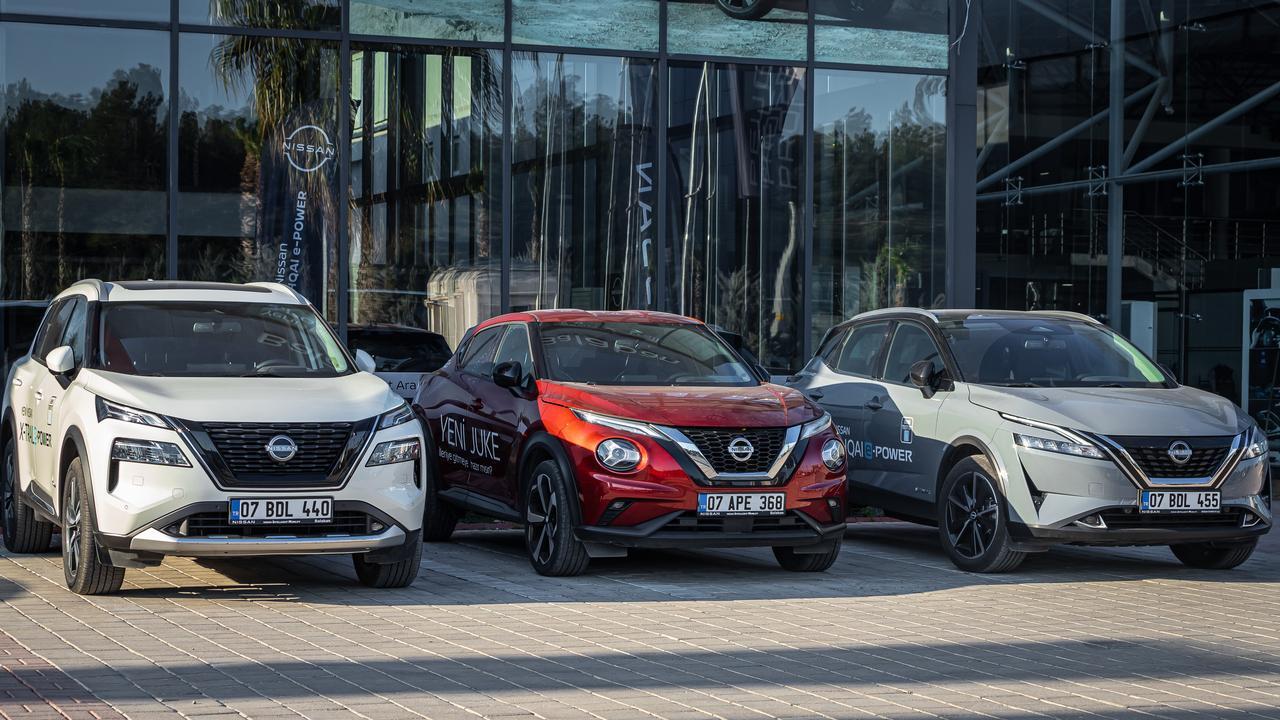 New Nissan models, including the X-Trail, Juke, and Qashqai, displayed outside a dealership in Antalya, Türkiye, February 18, 2023. (Adobe Stock Photo)
