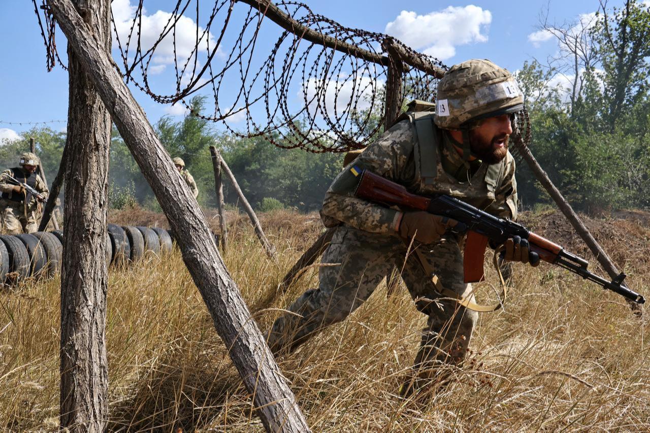 Ukrainian recruits taking part in a training exercise at an undisclosed location in Zaporizhzhia region on Aug. 13, 2025. (Photo by Andriy Andriyenko/65th Mechanized Brigade of Ukrainian Armed Forces/AFP)