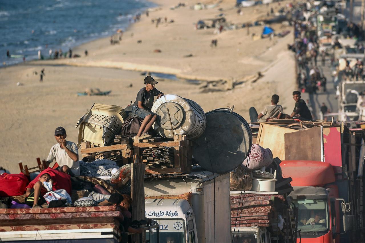 Displaced Palestinians move with their belongings southwards on a road in the Nuseirat refugee camp area in the central Gaza Strip on September 23, 2025. (AFP Photo)