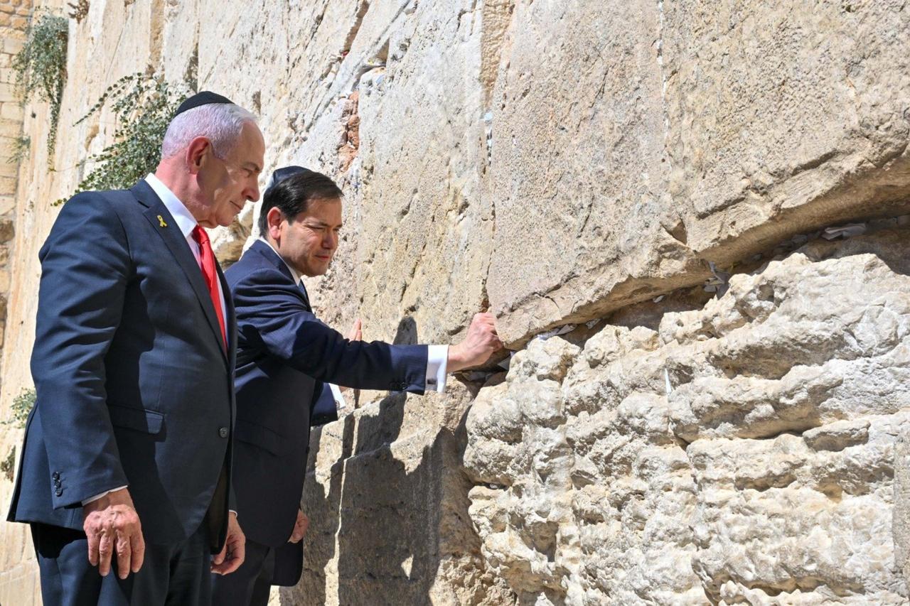 Israeli Prime Minister Benjamin Netanyahu (L) and U.S. Secretary of State Marco Rubio (R) visit the Western (Al-Buraq) Wall in Jerusalem on Sept. 14, 2025. (Israeli Prime Ministers Office / Handout / AA Photo)