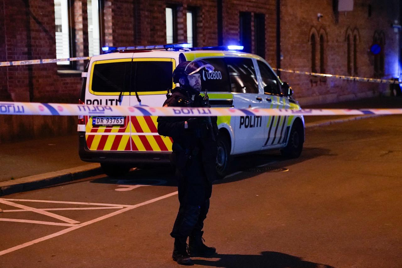Police officer is seen behind a band in Pilestredet just off Parkveien in Oslo, Norway on Sept. 23, 2025, after reports of an explosion. (AFP Photo)