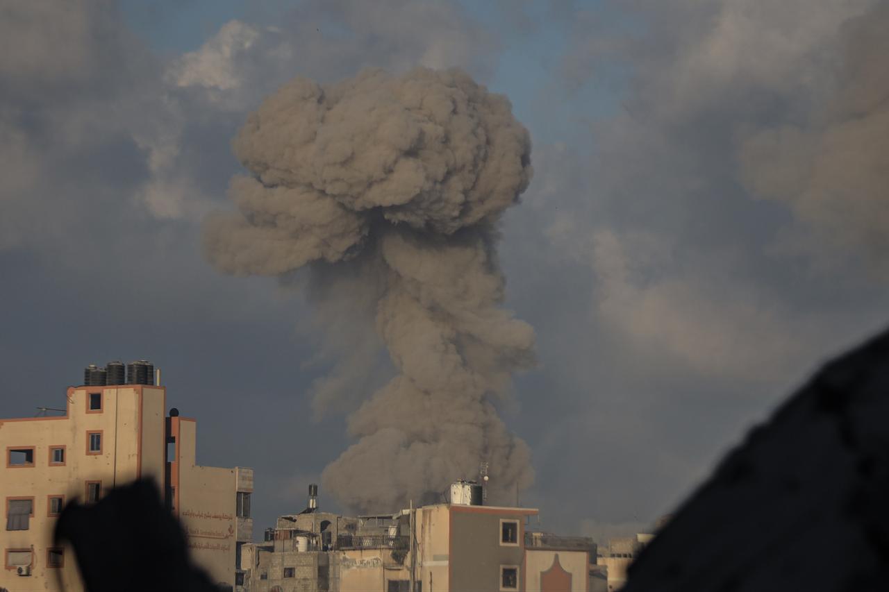 Smoke rises from the Tel al-Hawa neighborhood following Israeli attacks on Gaza City, Gaza, September 24, 2025. (AA Photo)
