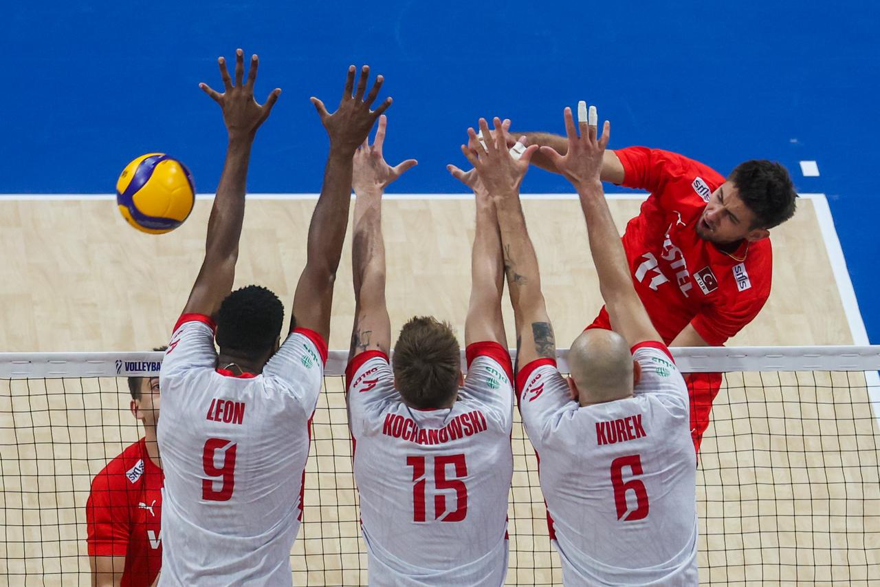 Wilfredo Leon Venero (9), Jakub Kochanowski (15), and Bartosz Kurek (6) of Poland in action during the FIVB Volleyball Mens World Championship quarter finals between Türkiye and Poland at the Mall of Asia Arena, Pasay City, Metro Manila, Philippines, September 24, 2025. (AA Photo)