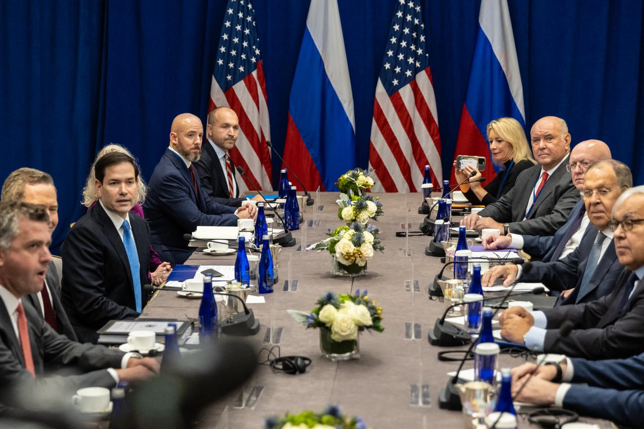 US Secretary of State Marco Rubio (Center-L) meets with Russias Foreign Minister Sergei Lavrov (Center-R) on the sidelines of the United Nations General Assembly in New York City on Sep. 24, 2025. (AFP Photo)