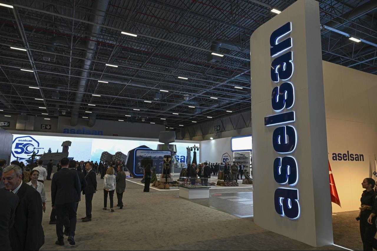 People visit the Aselsan's stands during IDEF 2025 at the Istanbul Expo Center in Istanbul, Türkiye on July 22, 2025. (AA Photo)