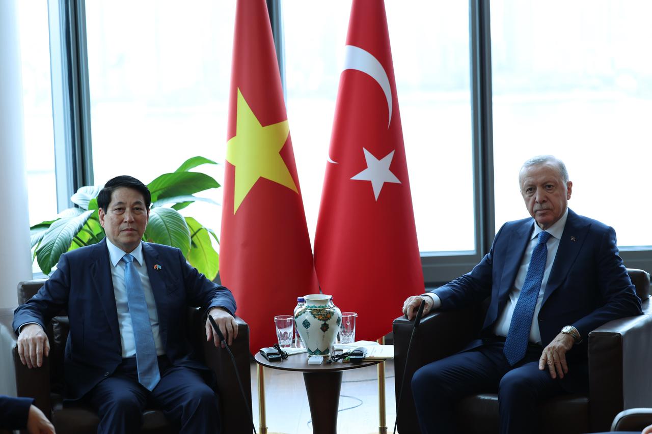 President Recep Tayyip Erdogan sitting alongside Vietnamese State President Luong Chong in New York, United States on Sep. 25, 2025. (AA Photo)