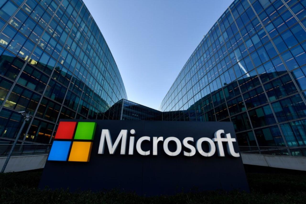 The logo of Microsoft, is pictured outside on March 6, 2018 in Issy-Les-Moulineaux, a Paris suburb. (AFP Photo)