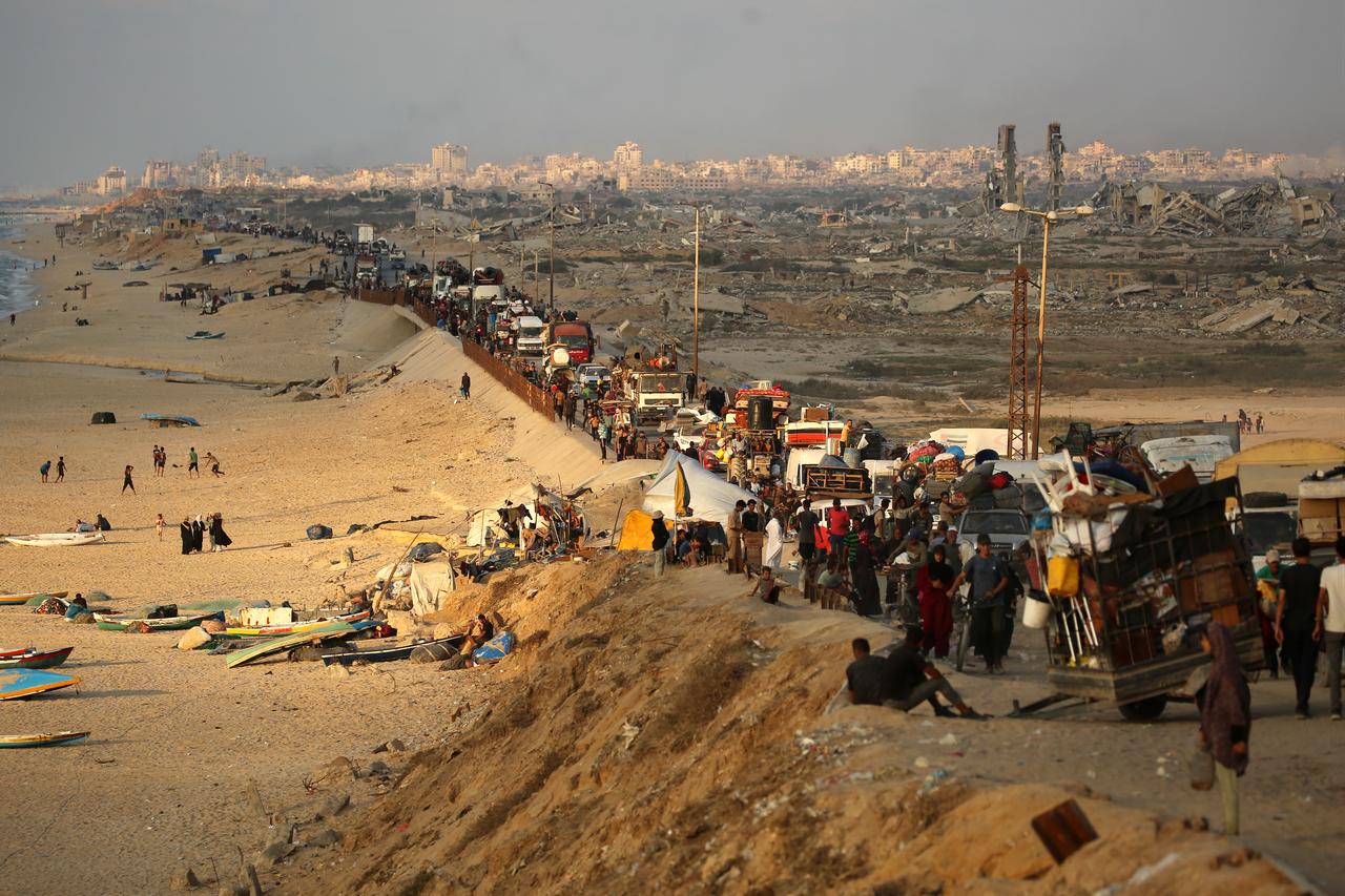 Displaced Palestinians move with their belongings southwards on a road in the Nuseirat refugee camp area in the central Gaza Strip, September 24, 2025. (AFP Photo)