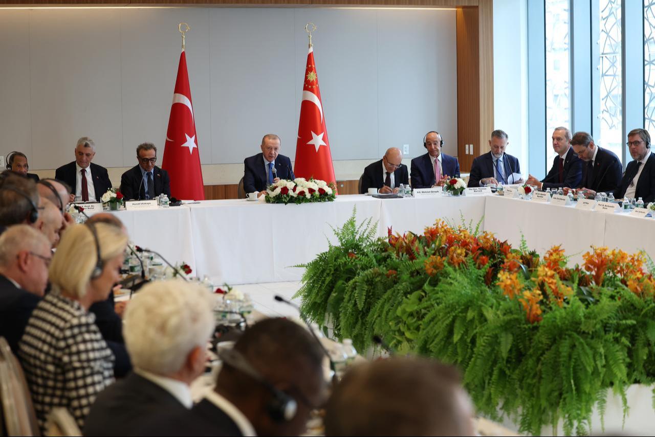 President Erdogan (C) meets with US-Türkiye Business Council Chairman Hamdi Ulukaya and American CEOs in New York, as part of his visit to US, Sept. 24, 2025. (Photo via Turkish Presidency/Murat Cetinmuhurdar)