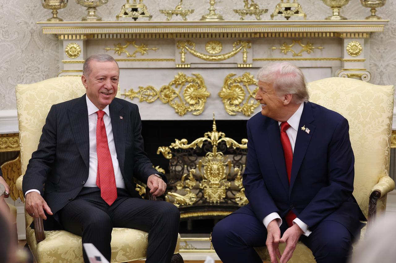 Turkish President Recep Tayyip Erdogan (L) and U.S. President Donald Trump (R) answer questions from the press in the Oval Office of the White House in Washington U.S. on Sept. 25, 2025. (Turkish Presidency / AA Photo)