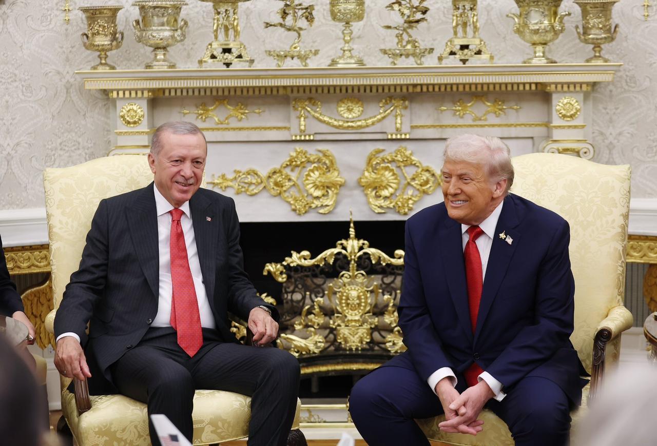 U.S. President Donald Trump meets with Turkish President Recep Tayyip Erdogan at the Oval Office in Washington, D.C., September 25, 2025. (AA Photo)