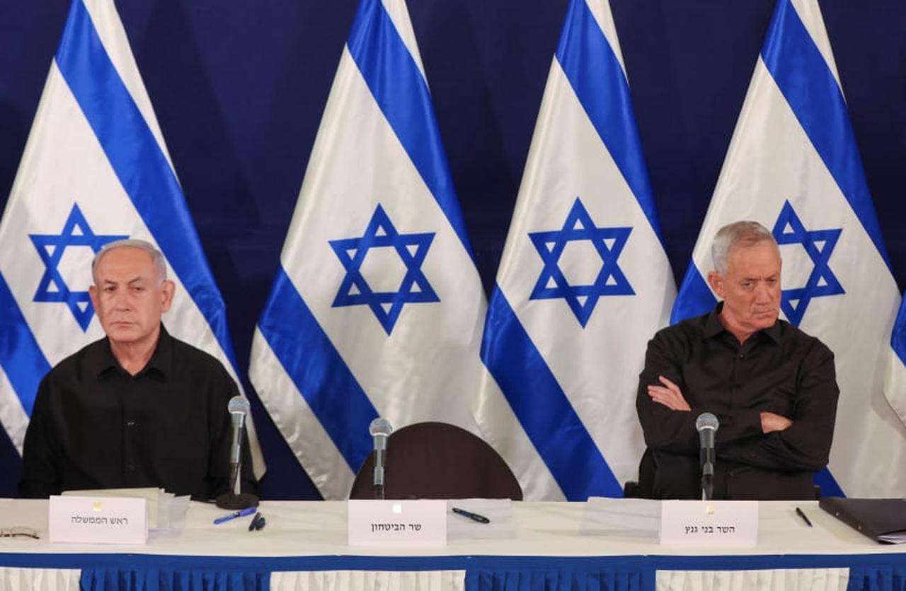 Benjamin Netanyahu, left, and Benny Gantz at a press conference in Tel Aviv in October 2023 (AFP Photo)
