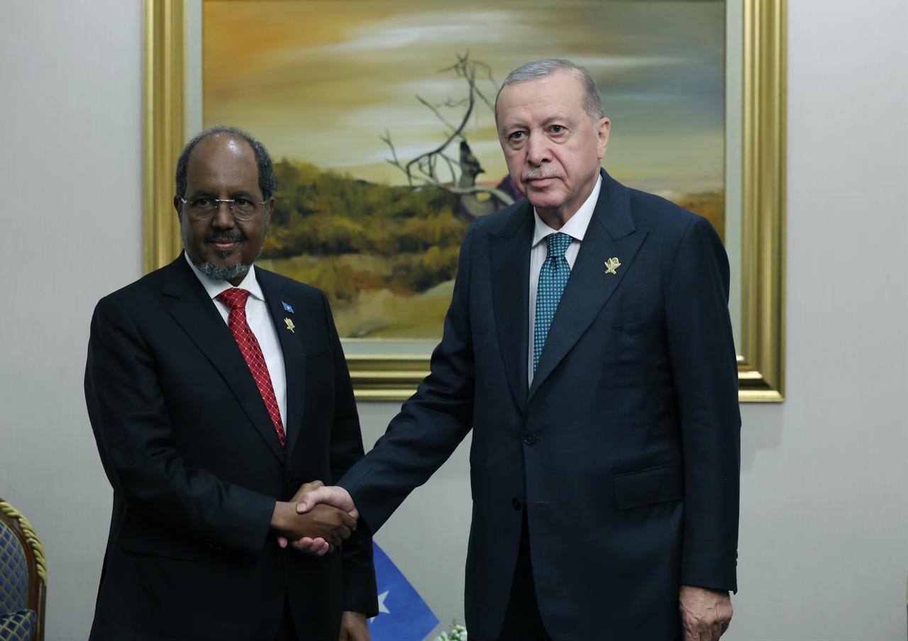 Turkish President Recep Tayyip Erdogan (R) meets with President of Somalia Hassan Sheikh Mohamud (L) as part of the Organization of Islamic Cooperation-Arab League Joint Extraordinary Summit in Doha, Qatar on Sept. 15, 2025.