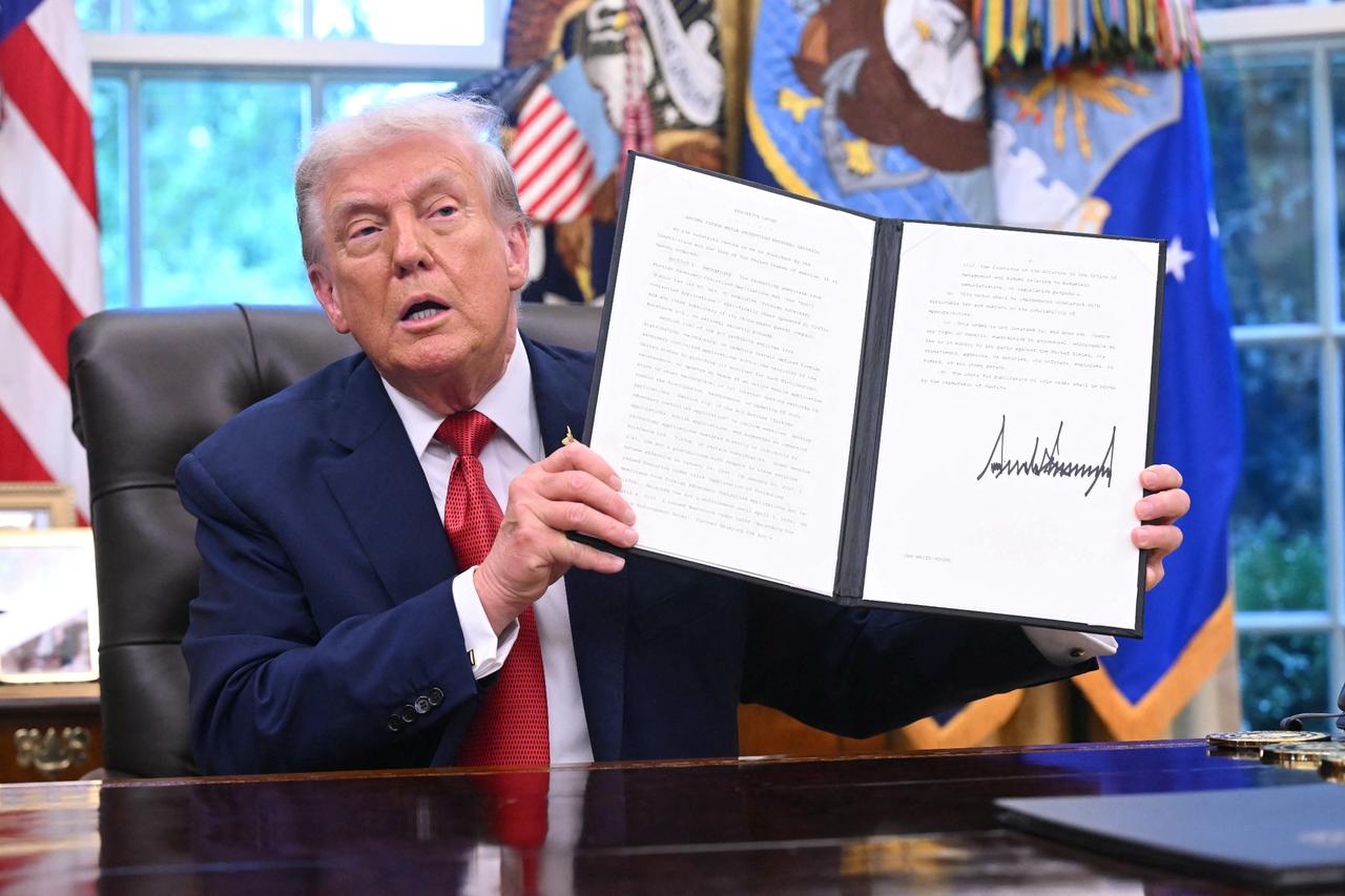 US President Donald Trump shows an executive order about Tiktok he signed in the Oval Office of the White House in Washington, DC, September 25, 2025. (AFP Photo)