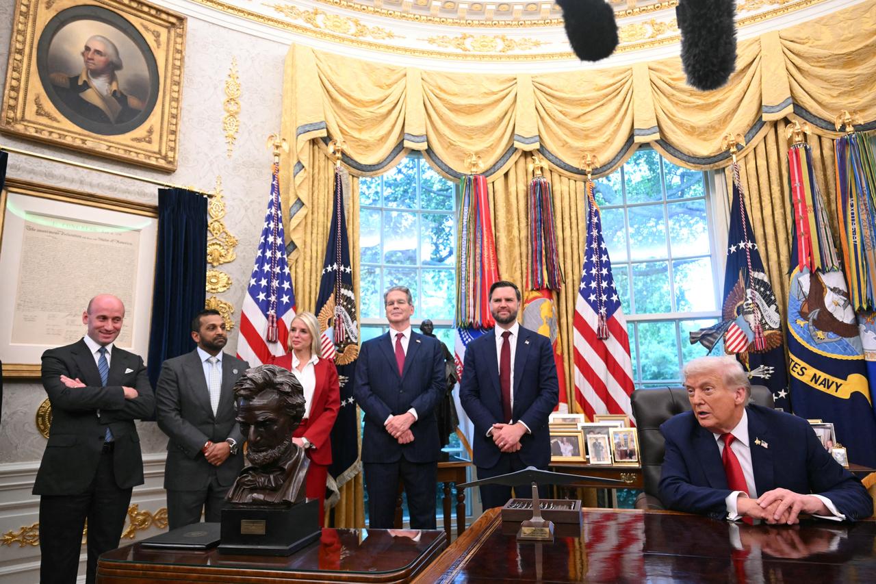 US President Donald Trump speaks to the press after signing an executive order about Tiktok in the Oval Office of the White House in Washington, DC, September 25, 2025. (AFP Photo)