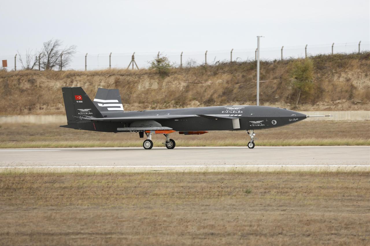 Bayraktar Kizilelma successfully conducts its first captive flight test with Aselsan's advanced TOLUN munition in Türkiye on September 26, 2025. (Photo via Baykar)