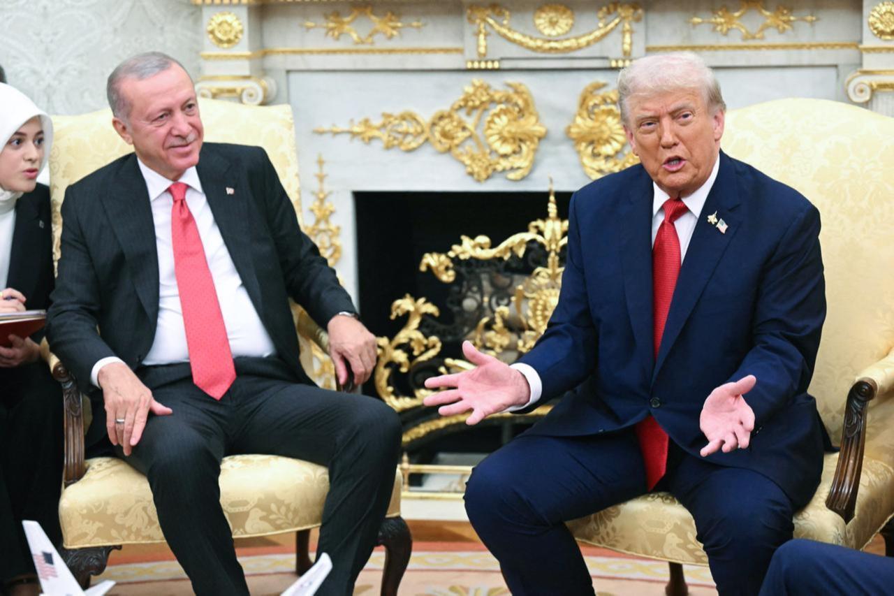 US President Donald Trump meets with President Recep Tayyip Erdogan in the Oval Office of the White House in Washington, DC, United States, Sep. 25, 2025. (AFP Photo)