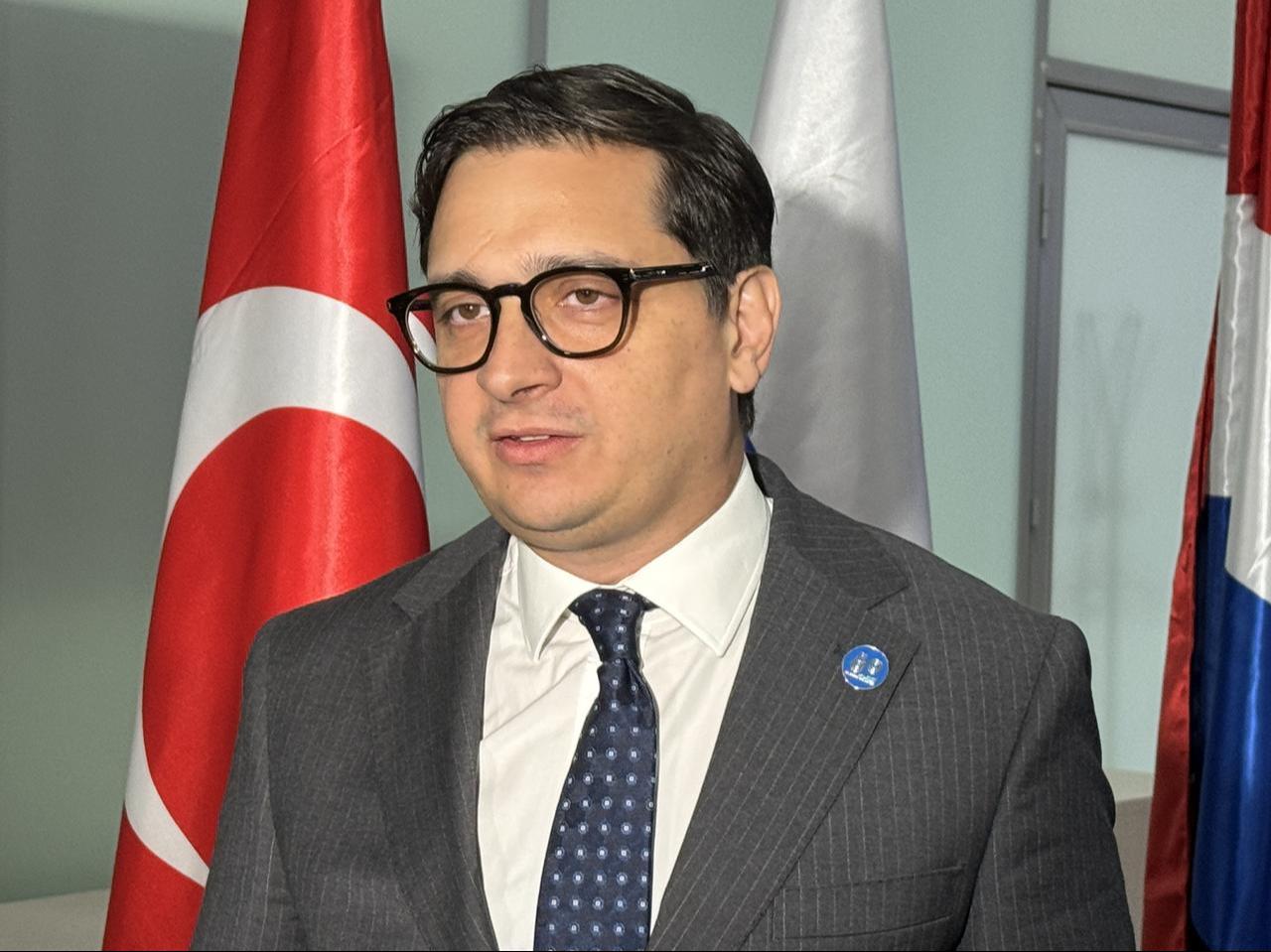 Akkuyu Nükleer JSC Yönetim Kurulu Başkanı ve Rusatom Energy International Genel Müdürü Anton Dedusenko, 25 Eylül 2025. (AA Photo) Moskova, Rusya'daki küresel atom forumu sırasında basmak için konuşuyor.