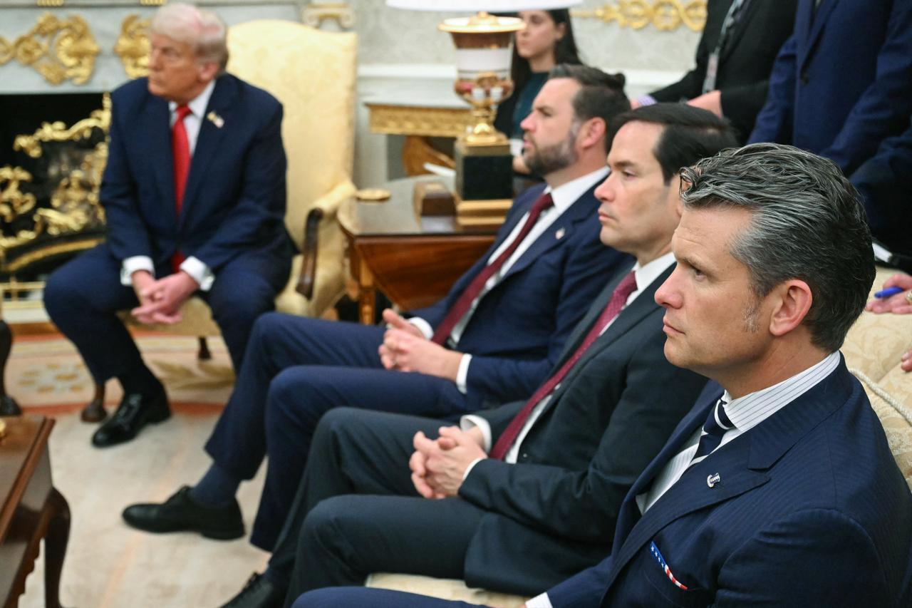 (From R/L) U.S. Secretary of Defense Pete Hegseth, Secretary of State Marco Rubio, US Vice President JD Vance look on as US President Donald Trump meets with Turkish President Recep Tayyip Erdogan in the Oval Office of the White House in Washington, U.S. on Sept. 25, 2025. (AFP Photo)