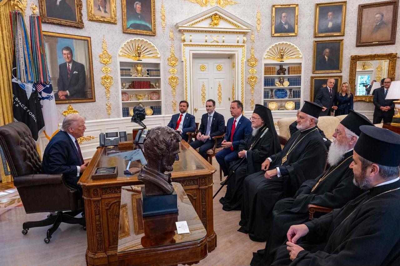 U.S. President Donald Trump meets with Ecumenical Patriarch Bartholomew and delegation members at the White House, Sept. 16, 2025. (Photo via tovima.com)