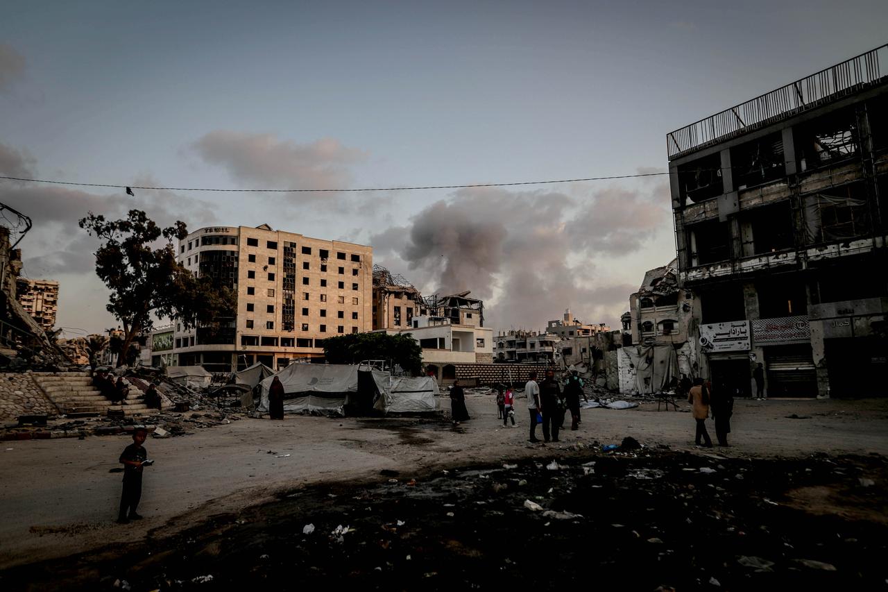 Thick smoke rises over central Gaza City following Israeli airstrikes, on Sept. 26, 2025. (AA Photo)