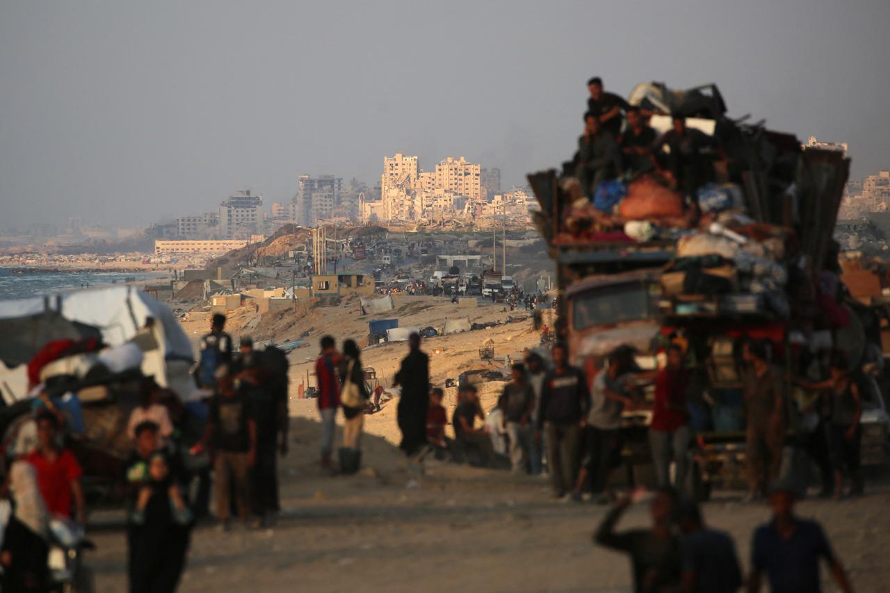 Displaced Palestinians move with their belongings southwards on a road in the Nuseirat refugee camp area in the central Gaza Strip, Sept. 24, 2025. (AFP Photo)