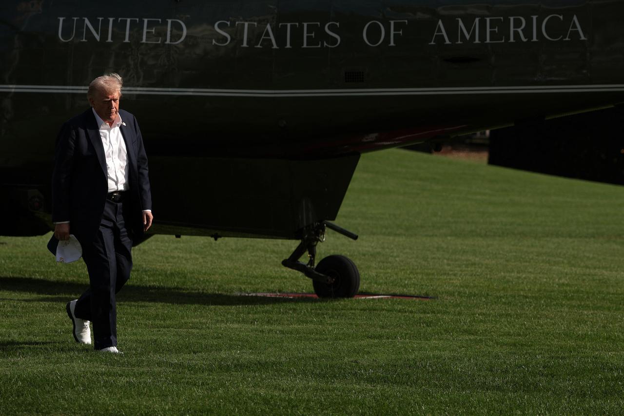U.S. President Donald Trump walks on the South Lawn after he landed back at the White House during a Marine One arrival on September 26, 2025 in Washington, DC. (AFP Photo)