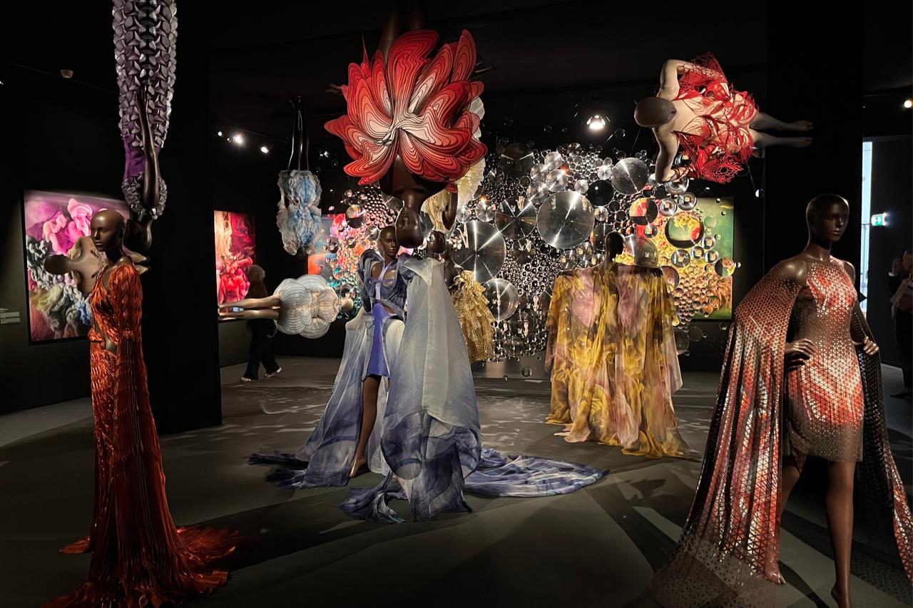 One of the immersive rooms at the “Sculpting the Senses” exhibition, Rotterdam, Netherlands, September 26, 2025. (Photo by Selin Hacialioglu/Türkiye Today)