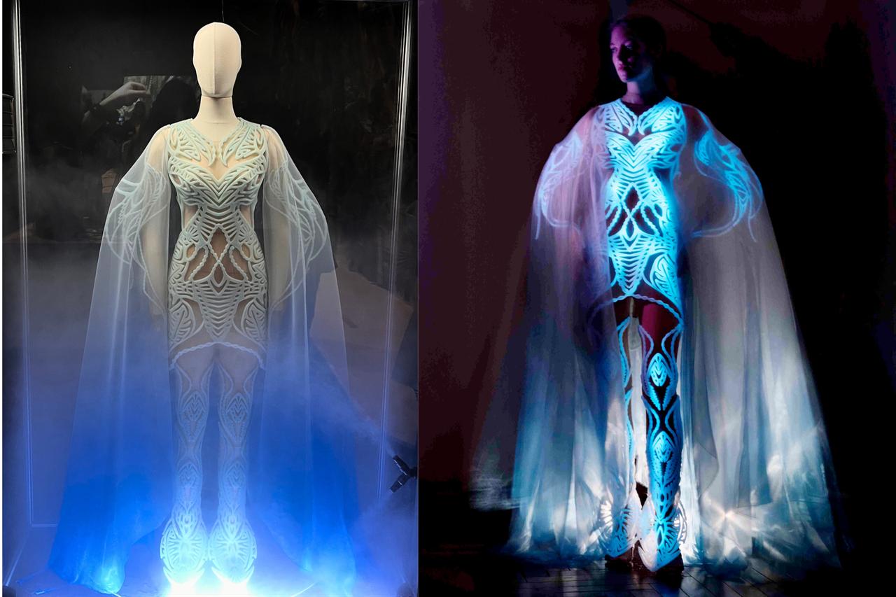 The bioluminescent algae dress “Sympoiesis” is presented for the first time to the public at Kunsthal Rotterdam, Netherlands, September 26, 2025. (Photo by Selin Hacialioglu/Türkiye Today)