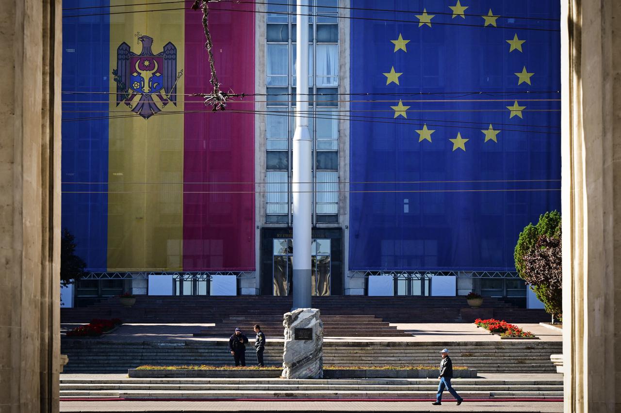 Giant flags of Moldova and EU are seen on the Government buildings ahead of parliamentary elections, Chisinau, Moldova, Sept. 26, 2025. (AFP Photo)