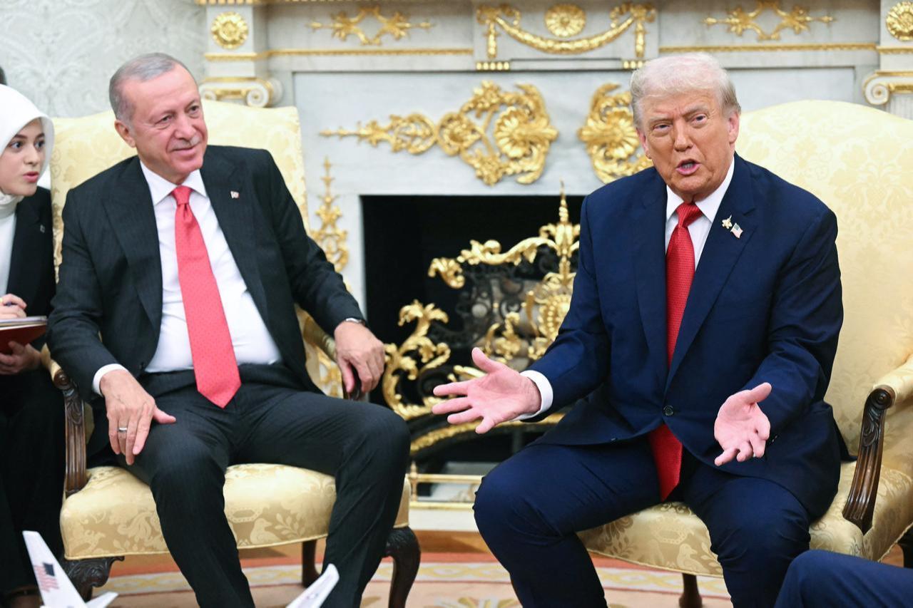 US President Donald Trump meets with President Recep Tayyip Erdogan in the Oval Office of the White House in Washington, DC, United States, Sep. 25, 2025. (AFP Photo)