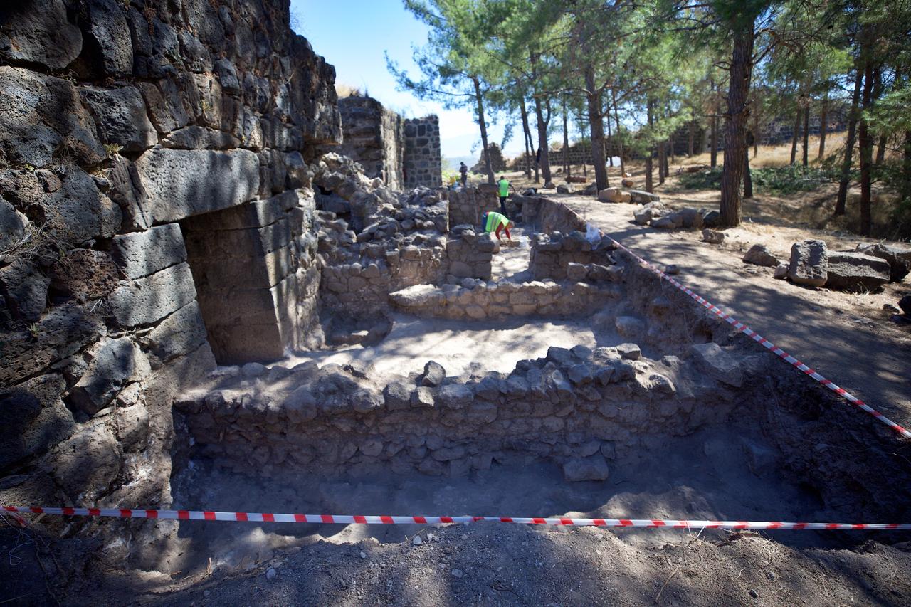 Excavation teams uncover settlement layers around the fortress walls as part of the restoration and research project, Osmaniye, Türkiye, Sept. 28, 2025. (AA Photo)