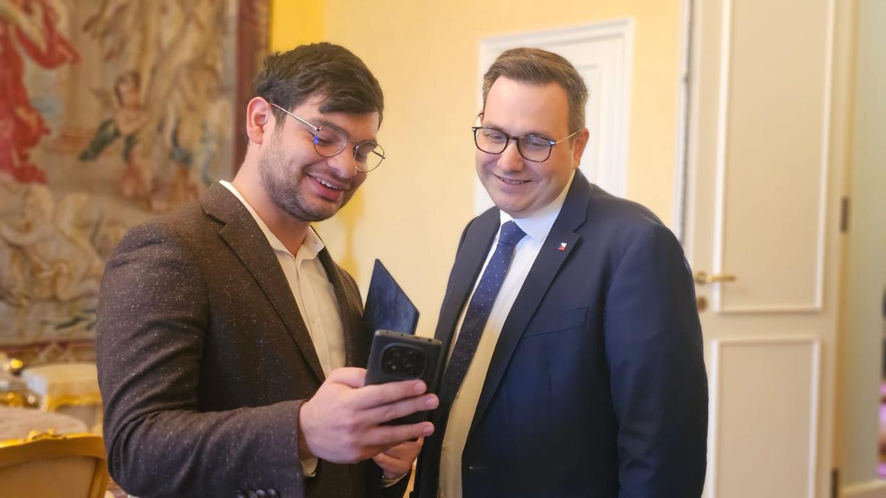 Photo shows Czech Foreign Minister Jan Lipavsky with Turkish news agency Anadolu correspondent, accessed on Sept. 29, 2025. (AA Photo)