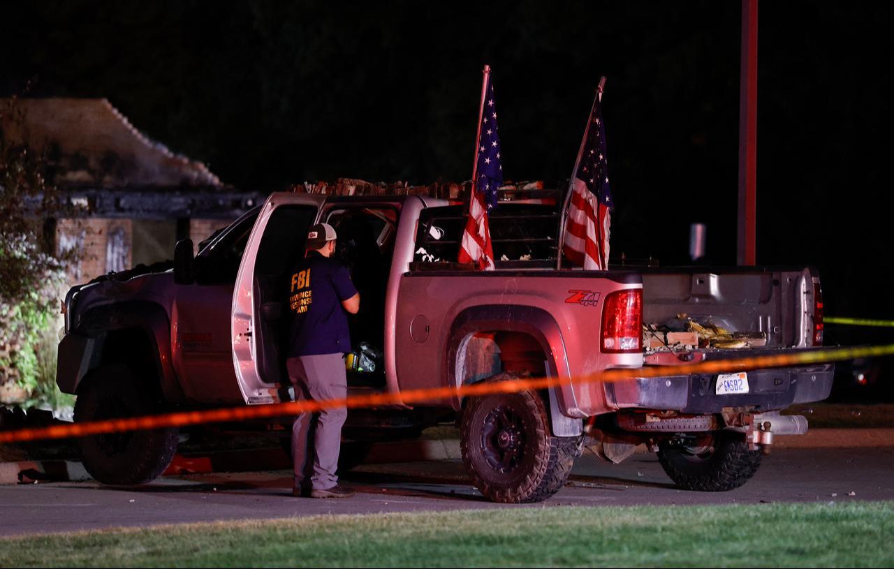 An FBI Evidence Response Team agent inspects the suspect's truck outside the Church of Jesus Christ of Latter-day Saints in Grand Blanc, Michigan, Sept. 28, 2025. (AFP Photo)
