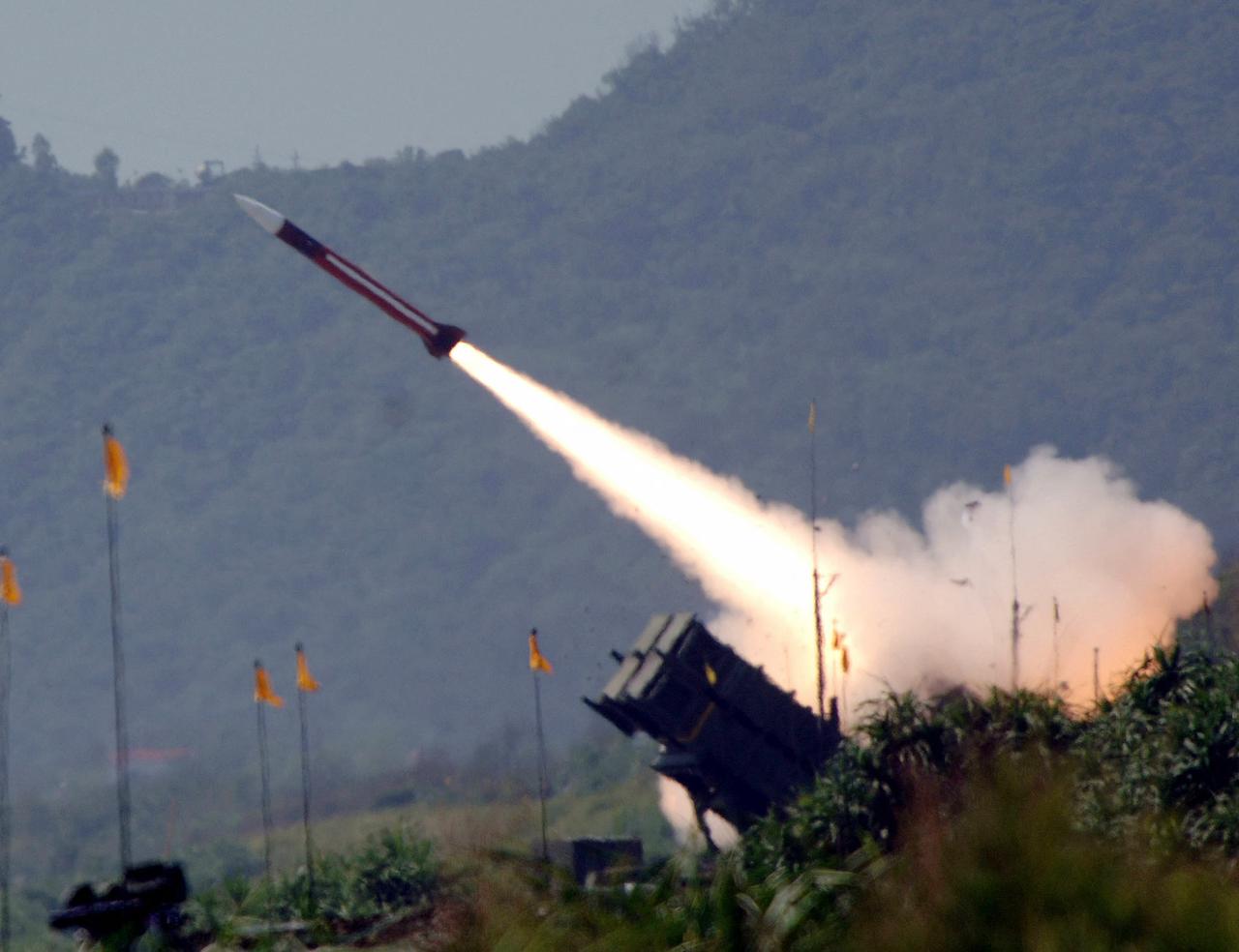 In this file photo taken on July 20, 2006, a U.S. Patriot missile is fired from a mobile launcher during the Han Kuang 22 exercise in Ilan, eastern Taiwan. (AFP Photo)