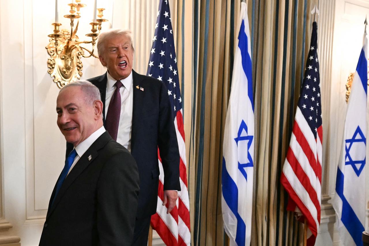 US President Donald Trump and Israeli Prime Minister Benjamin Netanyahu depart at the conclusion of a joint press conference in the State Dining Room of the White House in Washington, DC on Sept. 29, 2025. (AFP Photo)