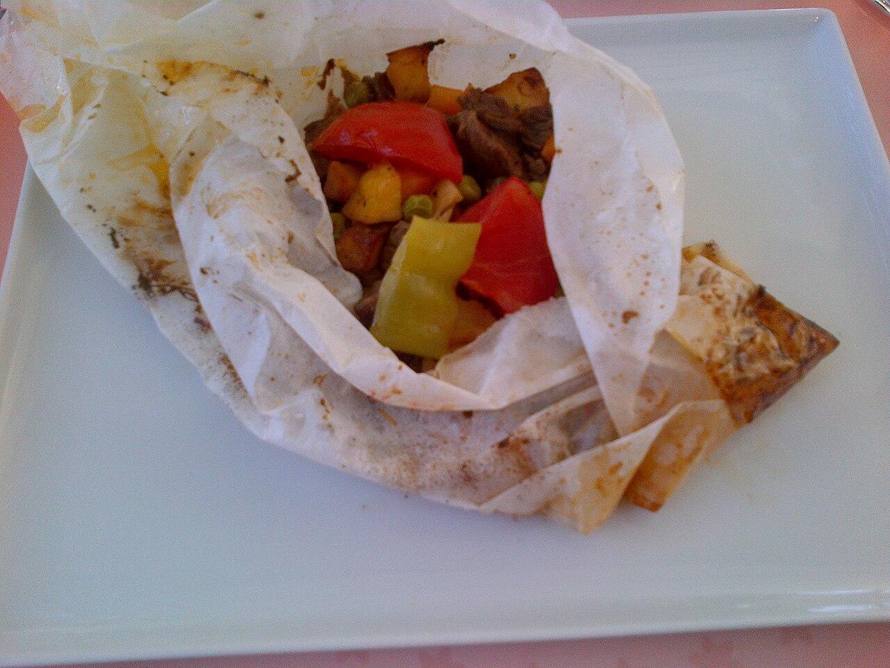 "Kagit kebabi" is a veal and vegetables dish from the Turkish cuisine, made in the oven. (Photo via Wikimedia)