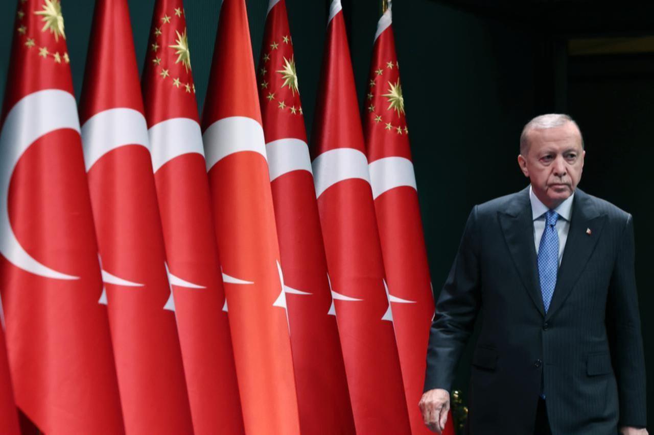 President Recep Tayyip Erdogan greets the crowd during the closing session of the his party’s 32nd Consultation and Evaluation Meeting in Kizilcahamam district of Ankara, Türkiye, July 13, 2025. (AA Photo)