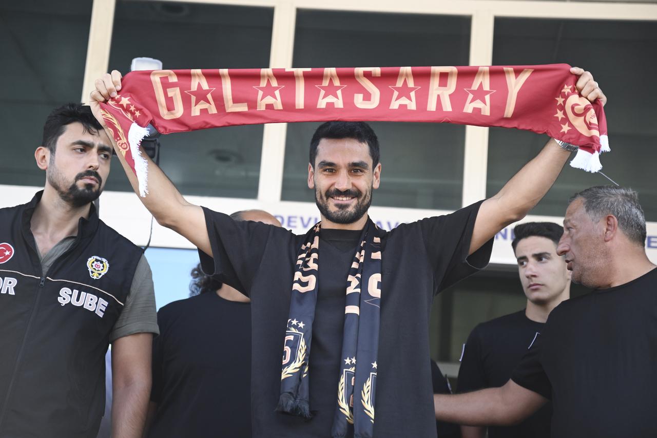 Ilkay Gundogan, midfielder for Premier League side Manchester City, arrives in Istanbul as transfer talks with Galatasaray get underway, Sept. 2, 2025. (AA Photo)