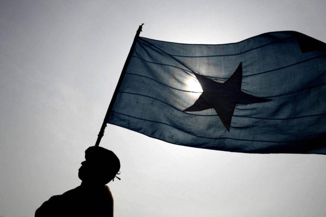 A policeman marches holding a Somali flag during a parade in Mogadishu, 11 December 2007. (AFP Photo)