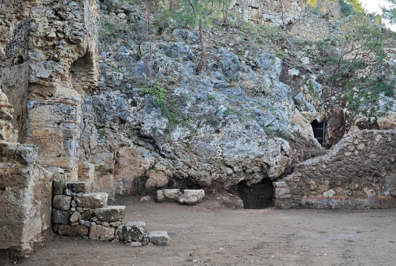 Close-up of painted garments and decorative motifs within the frescoes of the Baptism Cave at Syedra, Sept. 2, 2025. (Photo via Instagram/@arkeolojihaber)