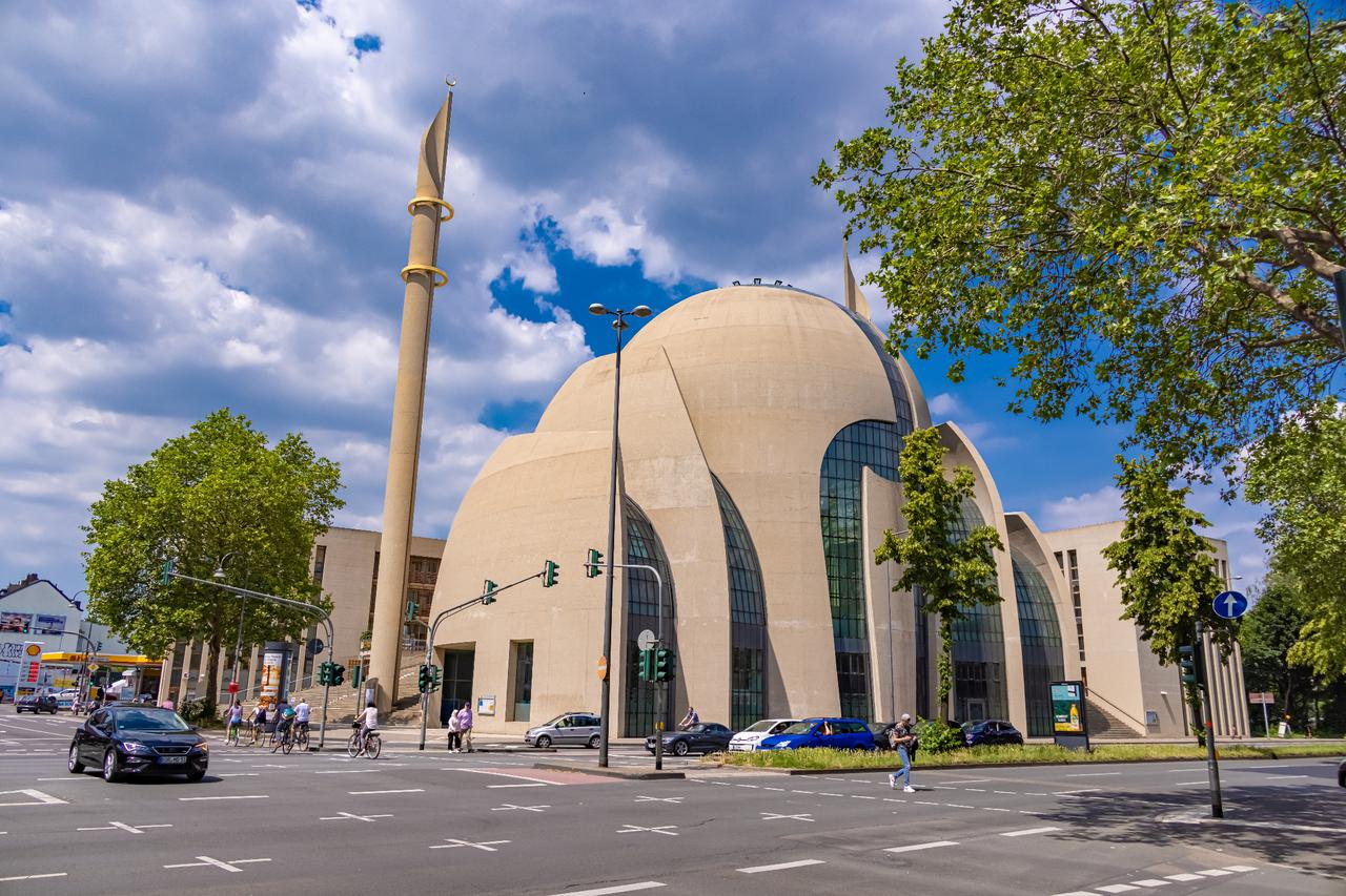 Central Mosque in Cologne, Germany. (Adobe Stock Photo)(4kclips - stock.adobe.com)