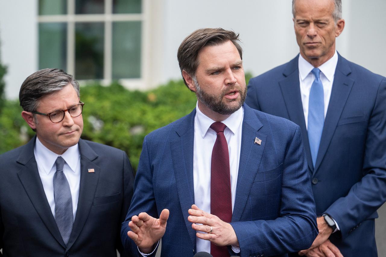 US Vice President JD Vance (C), speaks to reporters outside the White House in Washington, DC, September 29, 2025. (AFP Photo)