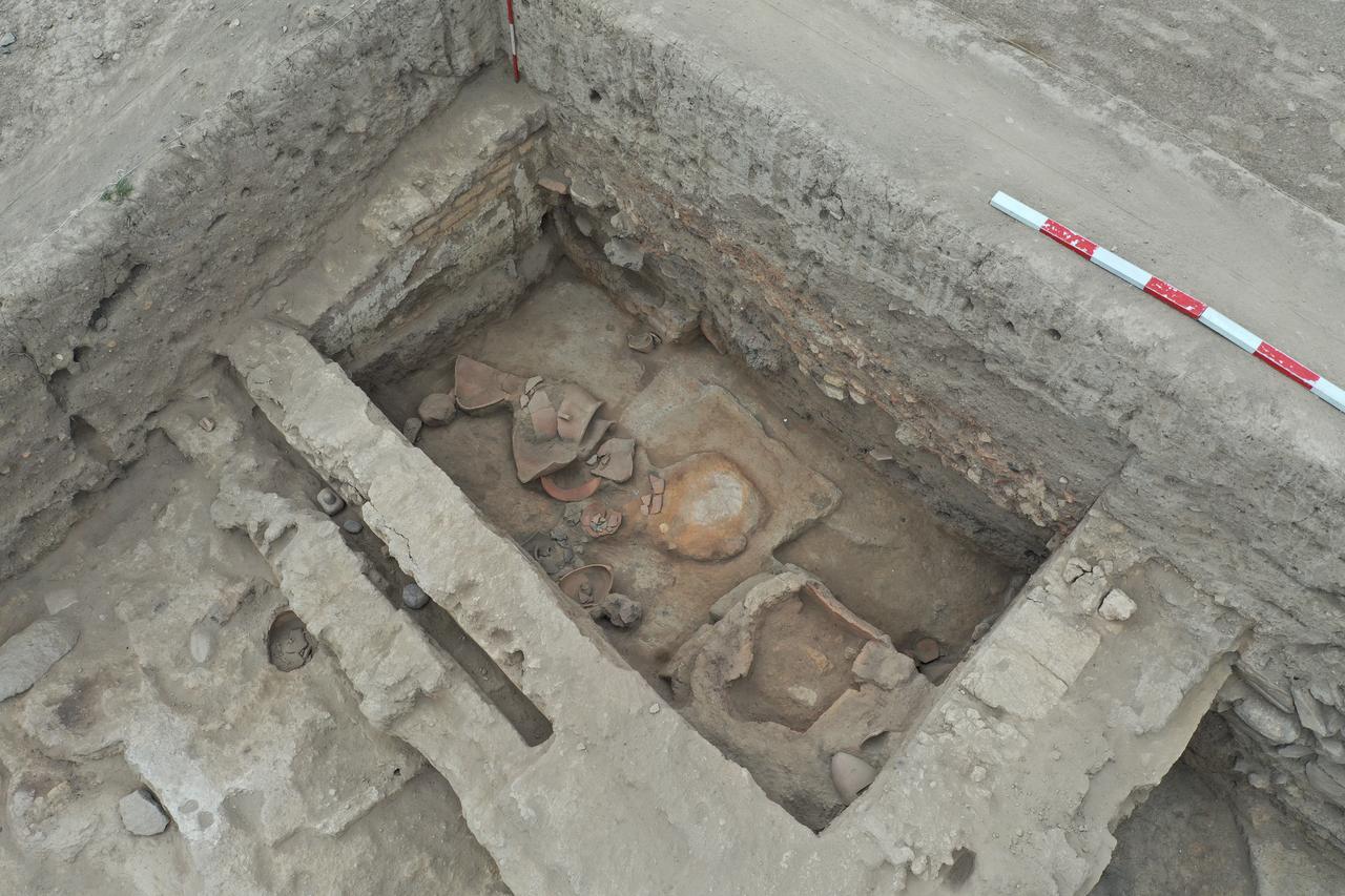 Mudbrick rooms with kilns and pottery remains uncovered at Uc Hoyuk in Afyonkarahisar, Türkiye, Sept. 29, 2025. (AA Photo)