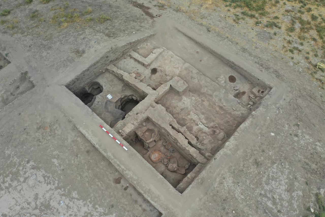 General aerial view of structures, kilns and storage jars found at Uc Hoyuk in Afyonkarahisar, Türkiye, Sept. 29, 2025. (AA Photo)