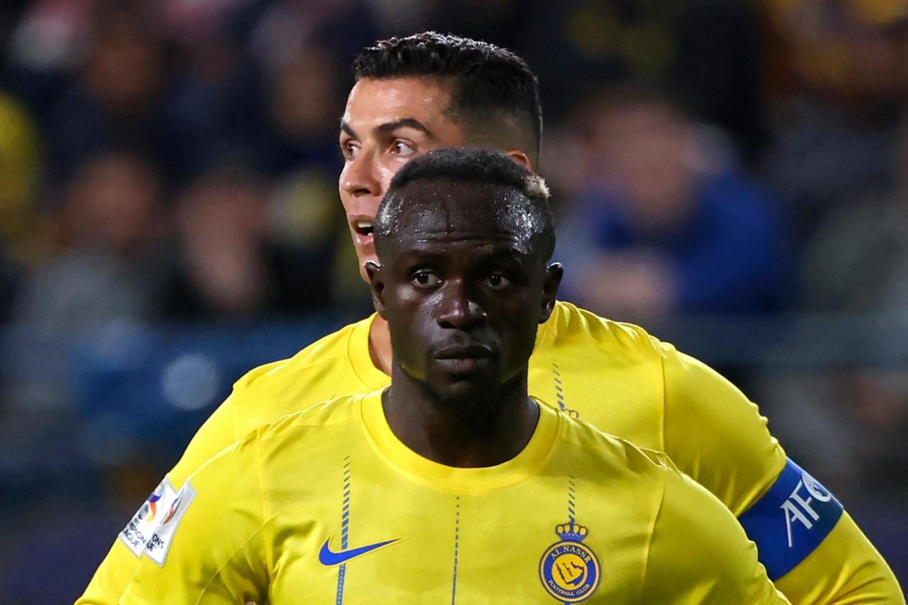Nassrs Portuguese forward Cristiano Ronaldo and his teammate Nassrs Senegalese Forward Sadio Mane watch during the AFC Champions League football match between Saudi Arabias Al-Nassr and Saudi Arabia’s Al-Fayha at the Al-Awwal Park Stadium in Riyadh, Saudi Arabia, February 21, 2024. (AFP Photo)