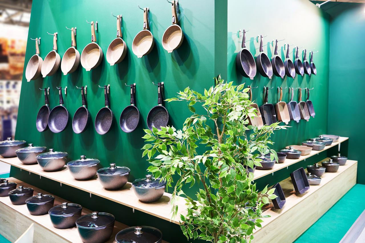 File photo shows Cookware products displayed at a trade fair. (Adobe Stock Photo)