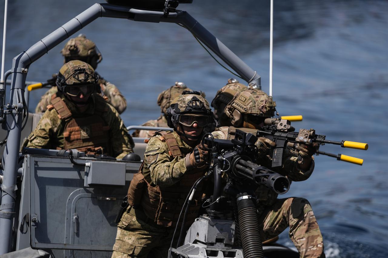 Turkish Underwater Offense (SAT) and Underwater Defense Group (SAS) Commands perform a demonstration as a part of Teknofest Blue Homeland in Istanbul, Türkiye, August 31, 2025. (AA Photo)