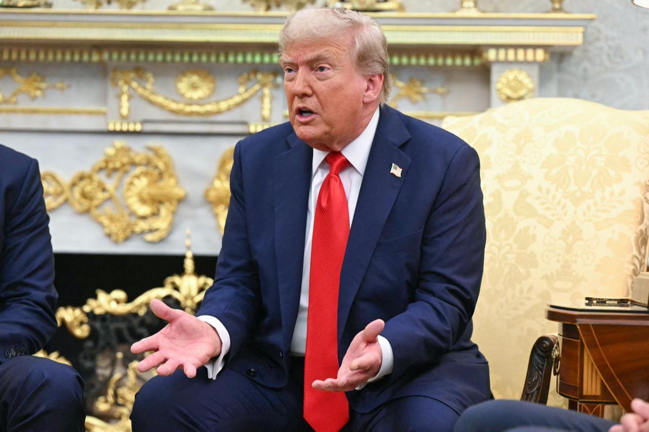 US President Donald Trump hosts Polish President Karol Nawrocki (L) in the Oval Office at the White House in Washington, DC, September 3, 2025. (AFP Photo)