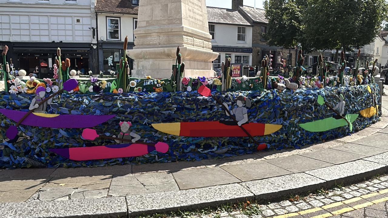 Colorful Turkish yarns have transformed Parliament Square, bringing life and vibrancy to the heart of Hertford, England, September 4, 2025. (AA Photo)